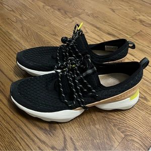 Sorel Women's Kinetic Impact Lace Sneaker Black Women's Size 9.5